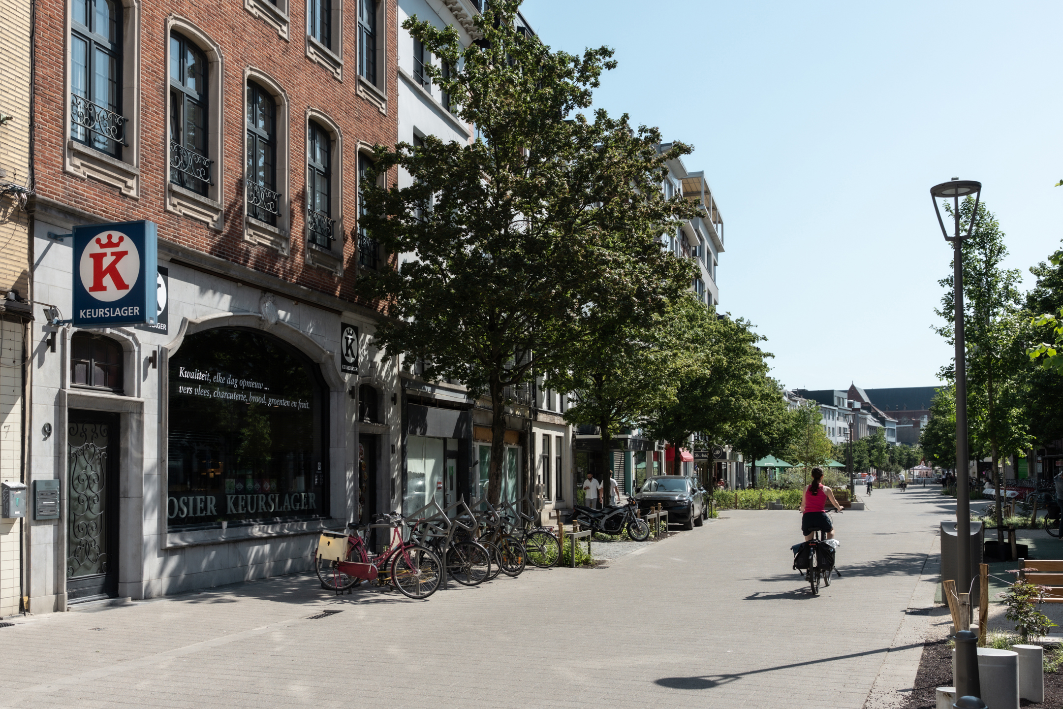 ANTWERPEN - Gunstig gelegen handelszaak aan hernieuwd plein - foto 1