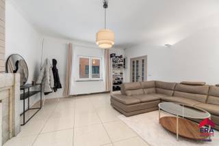 Ben je op zoek naar een ruime woning (244m²) met mogelijks 5 slaapkamers, garage en tuin in Erembodegem? Gevonden!Nabij het centrum van Erembodegem,...