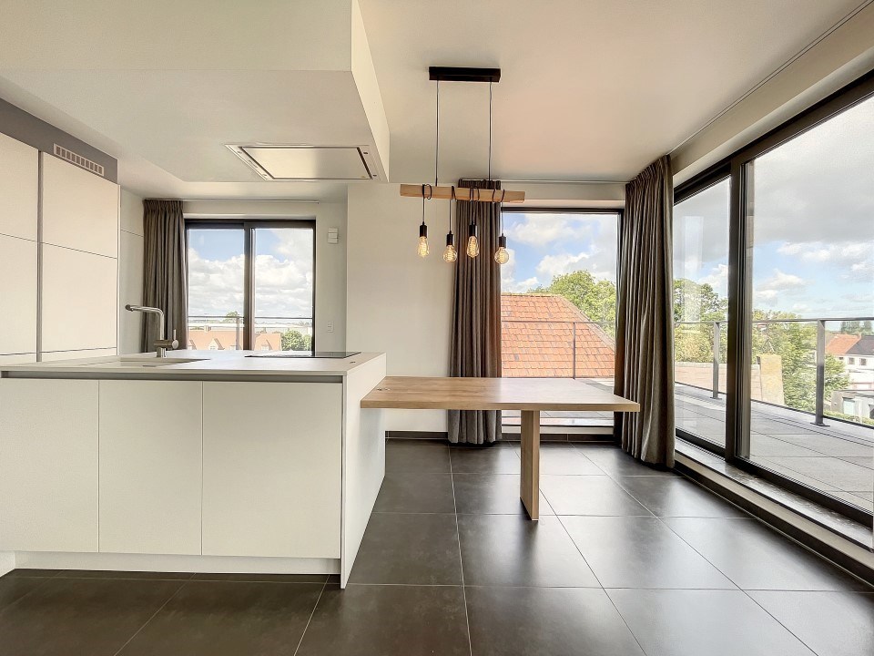 Prachtig dakappartement met grote terrassen en 2 slaapkamers - foto 4