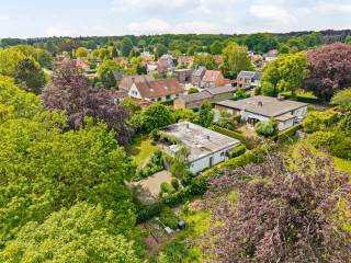In the heart of the picturesque and highly sought-after Sint-Martens-Latem lies this charming single-story villa, discreetly set on a spacious...