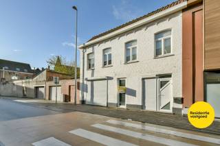 Welkom in deze halfopen bebouwing, ideaal gelegen in het centrum van Torhout, op wandelafstand van winkels, scholen en alle nodige voorzieningen.Bij...