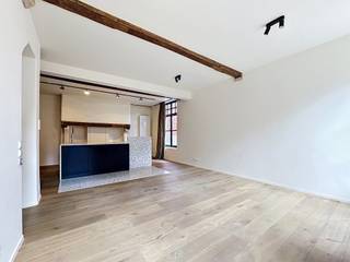LiggingDeze authentieke woning is gelegen in de Hippoliet Lammensstraat in Gent. Dankzij de uitstekende ligging geniet u van een vlotte...