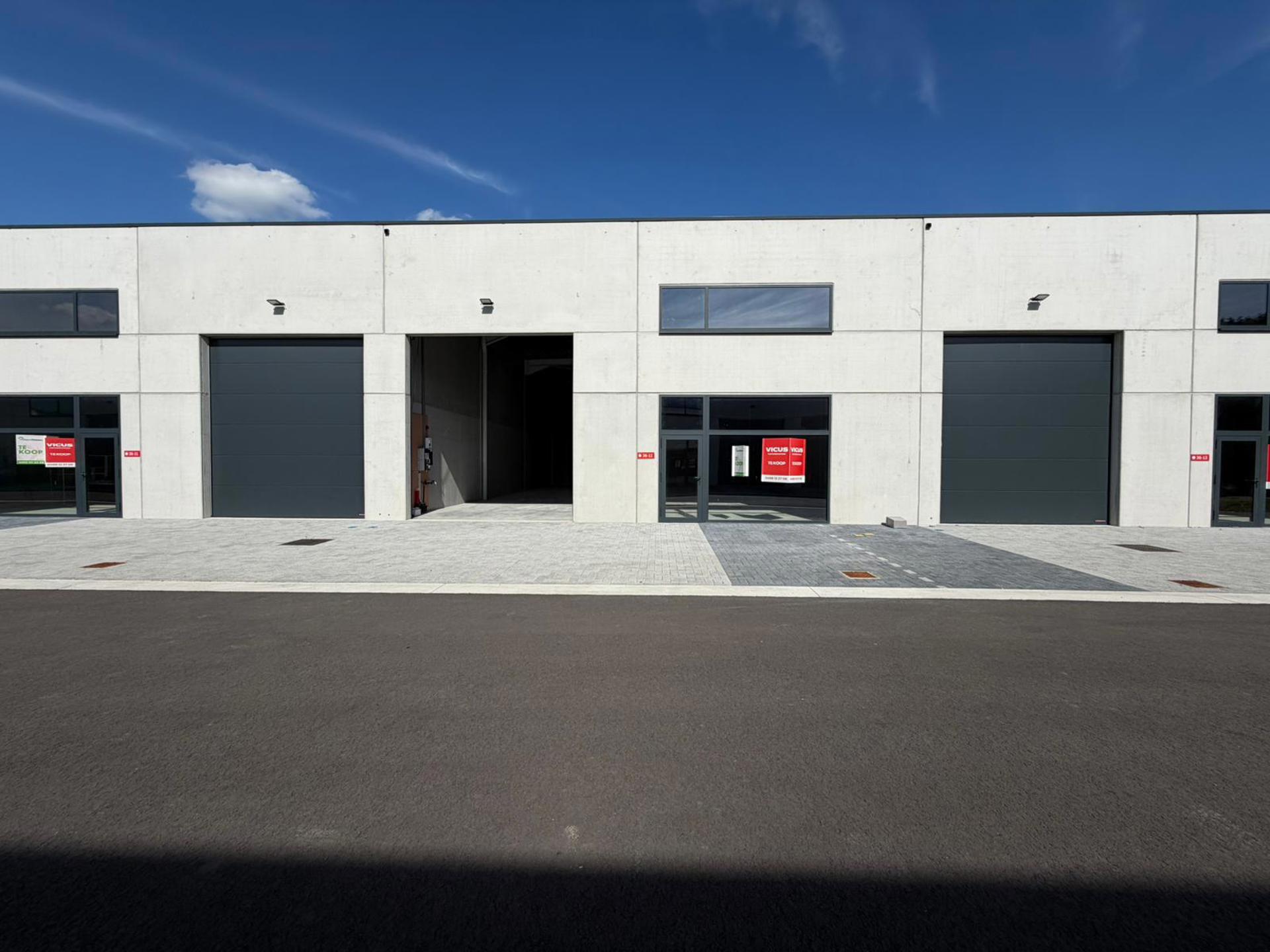 KMO-unit met een opp van 246m2! ONMIDDELLIJK BESCHIKBAAR - foto 1