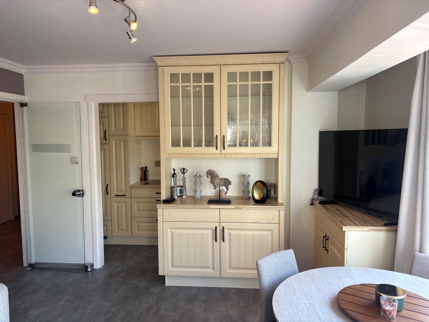 Lichtrijk knus appartement met 1 slaapkamer, niet gemeubeld - foto 4