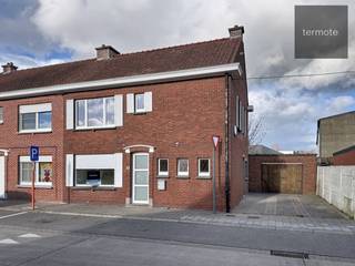 Deze compleet vernieuwde woning is rustig gelegen in een woonwijk nabij het centrum van Ooigem.Het huis omvat: inkomhall, mooie leefruimte met zicht...