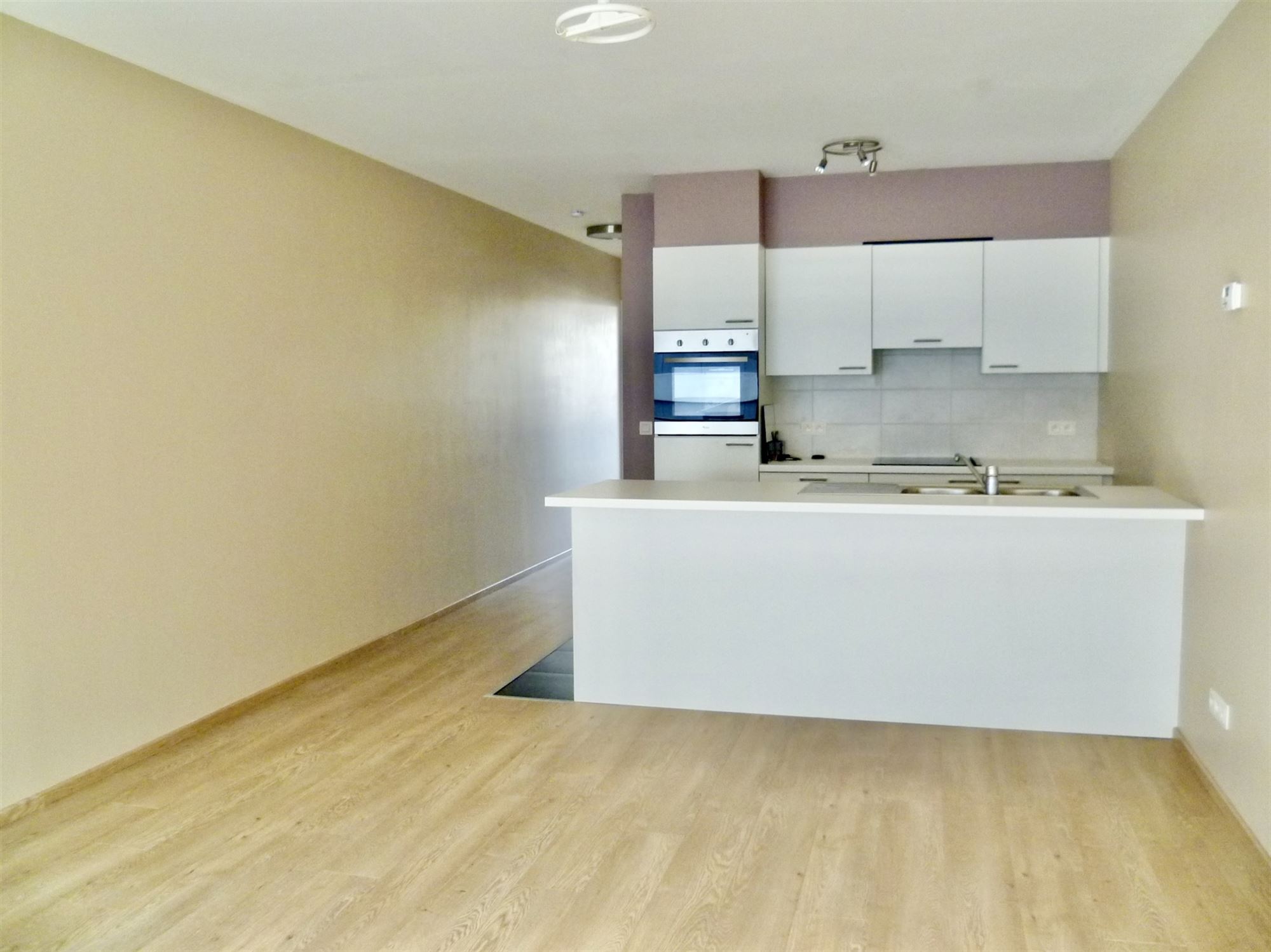 Appartement met 1 slaapkamer, terras en staanplaats.  - foto 3