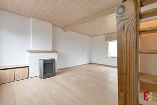 Op een fijne locatie, vlak bij het centrum van Merelbeke, vind je deze charmante halfopen woning met een aangename tuin.Perfect voor wie op zoek is...