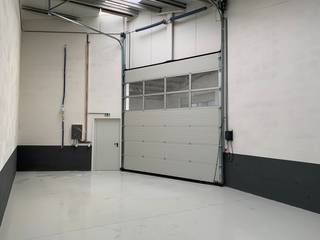 Unité PME facilement accessible de 145 m² à louer à seulement 1 km de la N36 avec une connexion immédiate à l'entrée de l'E17 et la sortie 4...