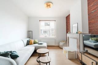 REGISTER NOW FOR THE FIRST VIEWING SLOT ON MONDAY, OCTOBER 5TH VIA OUR WEBSITE!<br /><br />Are you looking for a move-in ready family home with three bedrooms and a cozy garden in the center of Oudenaarde? Look no further!<br /><br />This home boasts an excellent location right in the heart of the city, just steps away from all essential amenities. Its energy-efficient features and practical layout are just a few of the many advantages this property offers.<br /><br />LAYOUT:<br /><br />GROUND FLOOR: You enter the house through the entrance hall, which leads to a spacious living room with an open kitchen. The ground floor also includes a convenient storage room and a guest toilet.<br /><br />FIRST FLOOR: On the first floor, you will find two full-sized bedrooms, a bathroom, and a separate toilet.<br /><br />SECOND FLOOR: The attic has been fully converted into a beautiful third bedroom—an ideal extra space for those needing more room.<br /><br />GARDEN: At the back of the house, there is a charming garden, perfect for enjoying some outdoor space right in the center of Oudenaarde.<br /><br />Does this move-in ready family home sound like the perfect fit? Don’t hesitate to contact us today to schedule a viewing!