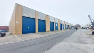 Deze loods / opslagruimte is gelegen aan de Vismijn te Oostende aan de Eduard Anseelekaai De loods is 60m² groot met een hoge automatische poort aan...