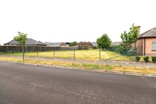 Droomt u van bouwen op een toplocatie? Ontdek dit uitzonderlijk perceel bouwgrond van 821 m² voor open bebouwing in het charmante...