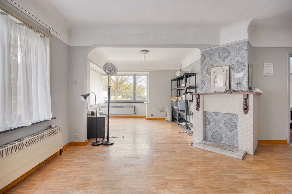 Ruime te renoveren woning met 3 slaapkamers op vlot bereikbare ligging (Genkersteenweg). - foto 5