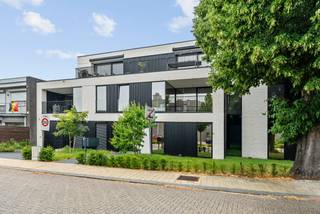 This luxury apartment is located on the top floor. It features a beautiful living space with an adjoining terrace, a fully equipped kitchen with storage room, 3 bedrooms, 2 bathrooms, and a private entrance hall. In the basement, there are 2 open parking spaces and a separate storage room.<br /><br />Luxurious finish!<br /><br />Layout:<br />The apartment is accessible via a staircase and an elevator that opens directly into the entrance hall exclusively for the apartment itself. You enter a spacious entrance hall with a guest toilet. From here, you have access to the bedrooms at the back and to the living area. The living space is very spacious and is divided into a sitting area and a dining area. You have access to the cozy terrace over the entire length of the living space. The terrace has a sunshade.<br /><br />The living space seamlessly transitions into the beautiful, fully equipped kitchen. The kitchen is equipped with high-quality appliances. Adjacent to the kitchen, there is a cool storage/laundry room.<br /><br />The hallway provides access to 3 beautiful bedrooms and 2 bathrooms. The master bedroom has an adjoining dressing room. The main bathroom is equipped with a walk-in shower, double sink, and toilet. The second bathroom has a walk-in shower, sink, and toilet.<br /><br />In the basement, there are 2 spacious parking spaces and a practical storage room.<br /><br />Special features:<br />- Wheelchair accessible<br />- Entrance hall completely private for the penthouse<br />- 2 parking spaces and very spacious storage<br />- 3 spacious bedrooms and 2 full bathrooms<br />- 3 toilets<br />- Located within walking distance of the center of Lommel