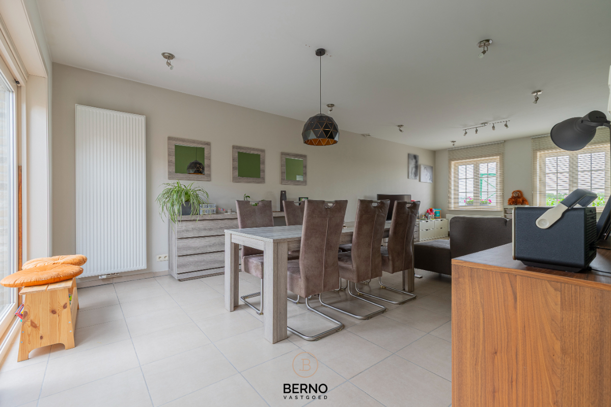 Recente en ruime gezinswoning met zonnige tuin - foto 4