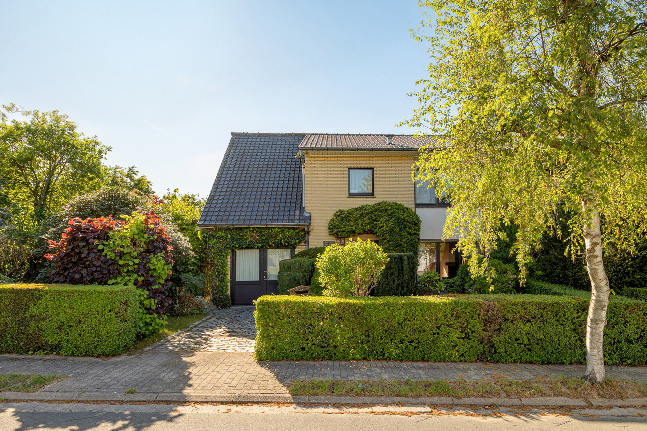 Driegevelwoning met 4 SLK in een rustige buurt - foto 1
