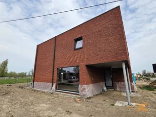 ***6% BTW MOGELIJK*** PRACHTIGE STIJLVOLLE MODERNE HALFOPEN NIEUWBOUWWONING! Deze woning is in opbouw te Evergem-Belzele, scholen en winkels...