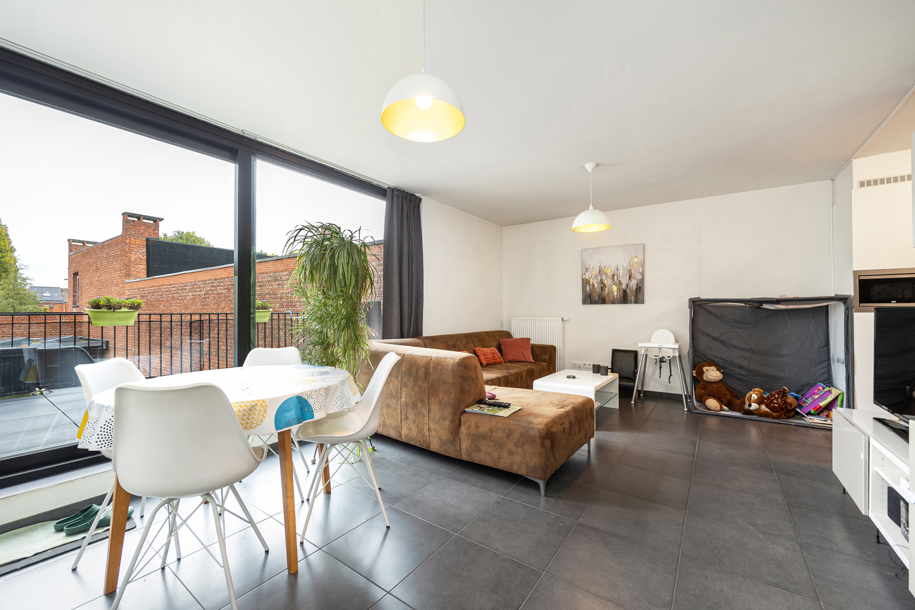 Energiezuinig appartement op de 1ste verdieping met 2 slaapkamers, terras en autostaanplaats. - foto 2