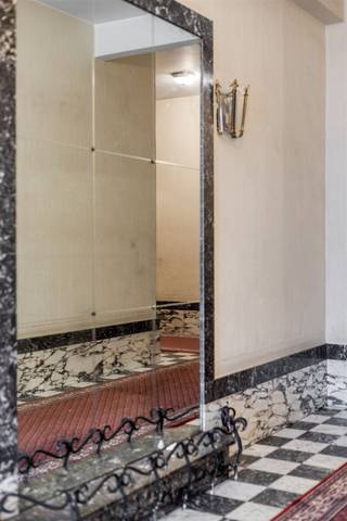 Ruim te renoveren appartement (108 m²) met 2 slaapkamers en zicht op het StadsparkOntdek dit ruime appartement van 108 m² met twee volwaardige...