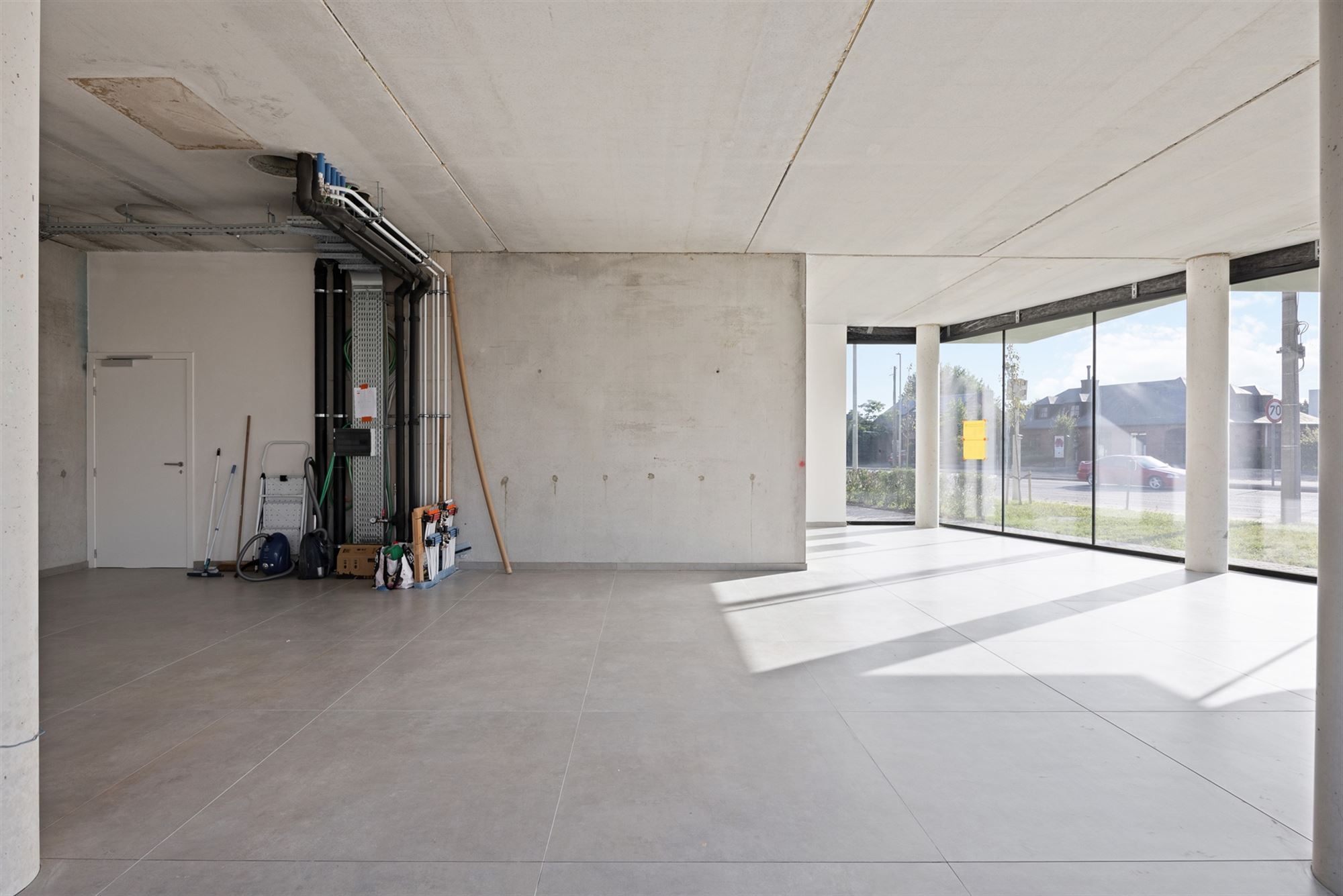 HANDELSPAND VAN 112M² MET 4 AUTOSTAANPLAATSEN OP COMMERCIËLE TOPLIGGING TE BERINGEN! - foto 5