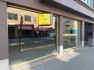 Ruim gelijkvloers handelspand/kantoor te huur in het centrum van GeelBent u op zoek naar een veelzijdige commerciële ruimte op een toplocatie? Dit...