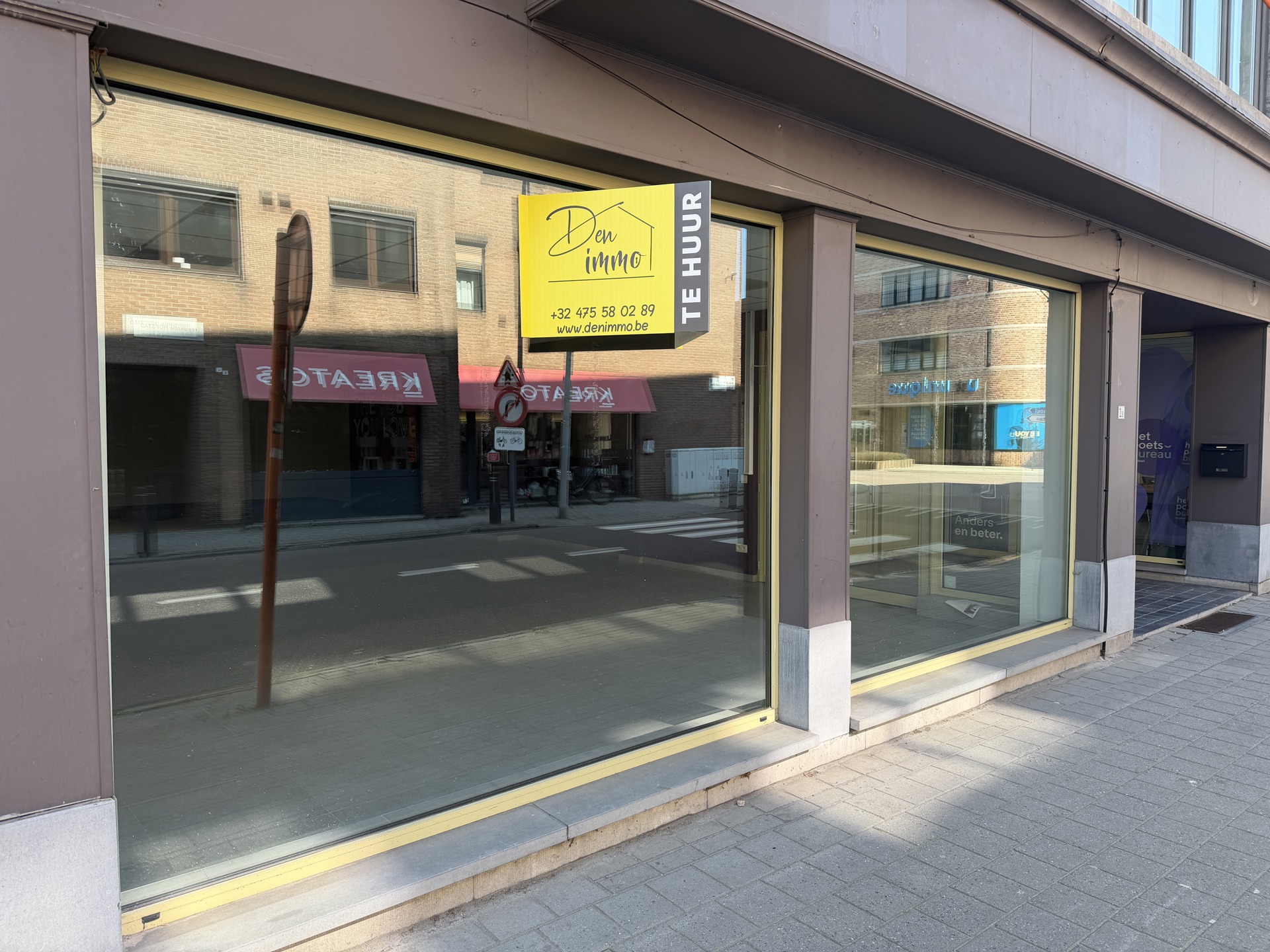 Ruim gelijkvloers handelspand/kantoor te huur in het centrum van Geel - foto 1
