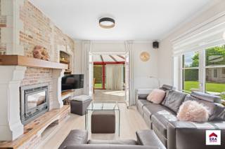 Deze ruime villa met drie slaapkamers in het rustige Sint-Martens-Lennik biedt niet alleen een adembenemend uitzicht op de groene omgeving, maar...