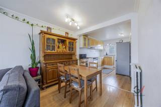 Bel-etage met tuin, garage én topligging in Herent!Op zoek naar een instapklare woning met ruimte, licht en een uitstekende ligging?Deze charmante...