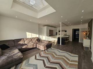 Woning met 3slpks en tuinDe woning is zeer centraal gelegen en nabij het Valaar, openbaar vervoer, winkels, restaurants en scholen.Voldoende...