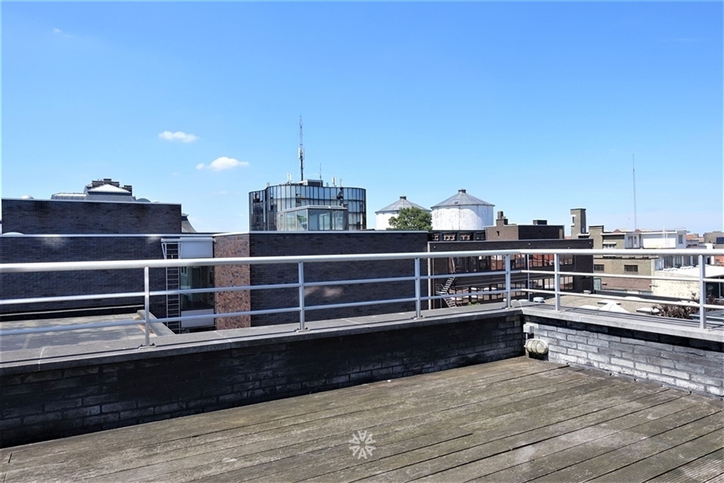 Duplex appartement met ruim terras en parkeerplaats te huur in Gent - foto 2