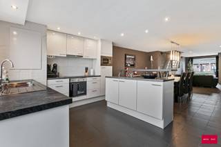 Op zoek naar een comfortabele en instapklare gezinswoning? Deze prachtige woning in Meerle combineert ruimte, modern wooncomfort en...