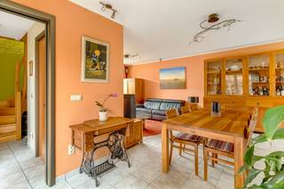 Deze instapklare, spik en span onderhouden woning is super goed gelegen in een rustige straat, vlakbij het centrum van Stabroek. Winkels, scholen...