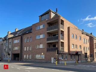 Dit uitstekend onderhouden appartementsgebouw, gelegen op een strategische hoeklocatie te Sint-Pauwels (Dries / Potterstraat), vormt een...