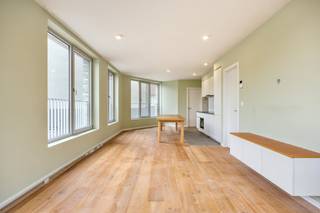 Dit 2 slaapkamer appartement van 80m² te koop bevindt zich op de eerste verdieping met uitzicht over park spoor Noord te Antwerpen. Je geniet van een open en ruimtelijk uitzicht over het park. Dit appartement is ideaal voor wie in de stad wil wonen maar toch graag groen rond zich heeft.De leefruimte beschikt over veel lichtinval daardoor vormt een aangename plaats om te ontspannen.Dankzij de ligging in Antwerpen-Noord bevinden winkels, scholen, supermarkten, openbaar vervoer en belangrijke invalswegen zich op wandelafstand. Hierdoor is dit appartement niet alleen praktisch in gebruik, maar ook uiterst interessant op vlak van mobiliteit. Indeling:- leefruimte met open zicht op het park- keuken- badkamer- 2 slaapkamers- berging- apart toilet- terras 7m²Troeven:- Epc A- centrale ligging- uitzicht op het park- alles binnen handbereik: winkels, scholen &amp; openbaar vervoer- interessant voor starters en investeerders"Deze AI-visualisaties zijn bedoeld als inspiratie. Er werd geen rekening gehouden met technische specificaties, stedenbouwkundige voorschriften of de concrete mogelijkheden tot realisatie."Bent u geïnteresseerd in een appartement of woning te koop in Antwerpen? Aarzel dan niet om ons te contacteren. Had u graag uw eigen eigendom te koop aangeboden contacteer ons dan voor een vrijblijvende schatting, telefonisch op het nummer 03/206.76.76 of per mail naar antwerpen@dewaele.com.Ook voor alle andere vragen omtrent vastgoed kan u steeds bij ons terecht!Bestuursmaatregelen in het maatregelenregister: nee