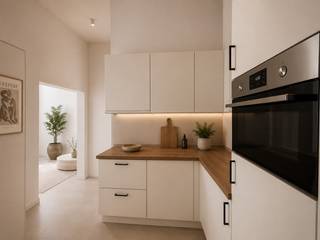 In deze karaktervolle en volledig gerenoveerde residentie bevindt zich deze unieke, ruime studio met uitzonderlijke plafondhoogtes en een prachtige ligging in de winkelstraat. De combinatie van authentieke architectuur en hedendaags wooncomfort zorgt hier voor een bijzonder aangename woonbeleving.<br />Bij het binnenkomen komt u terecht in een inkomhal van 1,66 m² met aansluitend een apart gastentoilet van 1,3 m². De studio beschikt over een praktische en volledig uitgeruste keuken van 8 m², voorzien van alle moderne comfort.<br />Aansluitend aan de keuken is er toegang tot een ruime berging van 6,13 m² met aansluiting voor wasmachine, wat zorgt voor extra functionaliteit en opbergruimte.<br />De zeer ruime leefruimte van maar liefst 42,05 m² wordt gekenmerkt door grote raampartijen die uitkijken op de winkelstraat, waardoor er een mooie lichtinval en een levendig stadsgevoel ontstaat.<br />Verder is er een badkamer van 3 m² met inloopdouche, afgewerkt in een moderne stijl.<br />Voor optimaal wooncomfort is het volledige appartement uitgerust met vloerverwarming, wat zorgt voor een aangename en gelijkmatige warmteverdeling in elke ruimte.<br /><br />Een unieke kans voor wie op zoek is naar een instapklaar appartement met moderne afwerking op een toplocatie.<br /><br /><strong>Bezoekmomenten zijn mogelijk op woensdagnamiddag 17 juni 2026 en zaterdag namiddag 20 juni 2026.</strong><br />Via de knop "ik heb interesse" vragen we u kort een profiel in te vullen. Daarna nemen we contact op voor een bezoek.<br />Telefonisch kunnen er geen afspraken gemaakt worden.