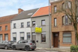 Op zoek naar een betaalbare starterswoning met tuin in Sint-Pauwels? Dan is deze charmante woning zeker het ontdekken waard! Ze combineert...