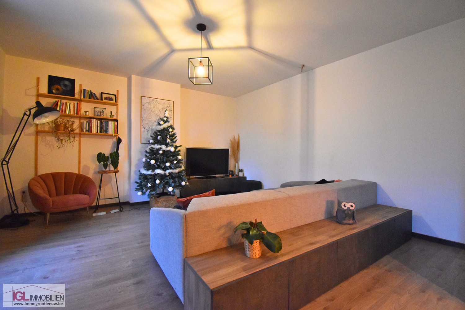 Spacieuse maison familiale avec 4 chambres, jardin, terrasse et 2 places de parking à louer - photo 2