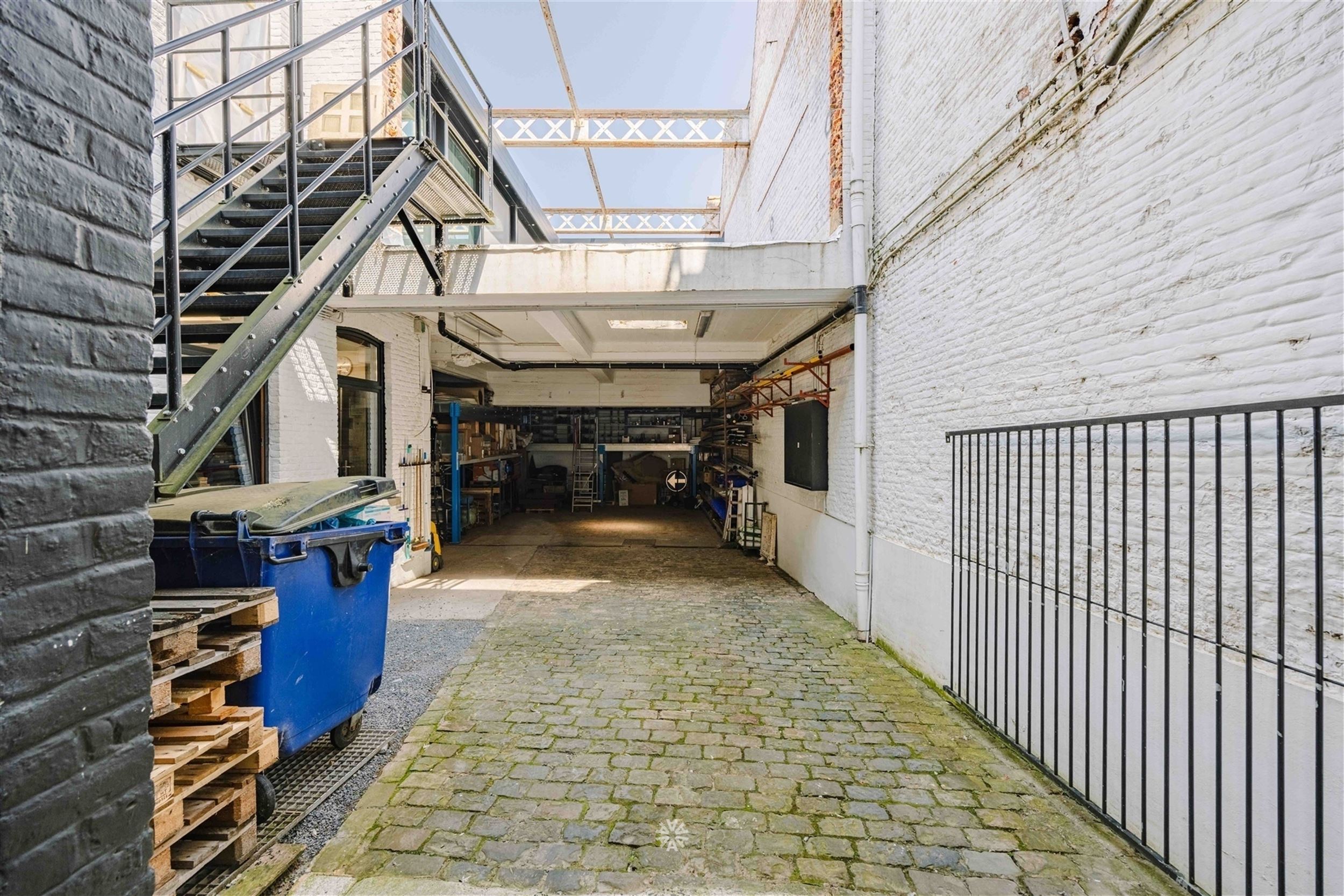 Propriété commerciale multifonctionnelle avec loft à finir - photo 5