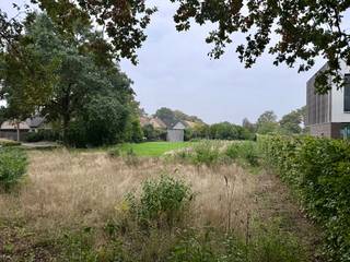 🌳 Ruim perceel bouwgrond te koop in groene omgeving te Zoersel (1827 m²)Bent u op zoek naar een prachtige plek om uw droomwoning te realiseren? Dan...