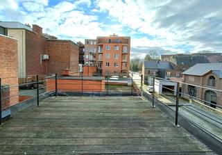 In het centrum van Tongeren, centraal tussen station, winkels en horeca vindt u dit gebouw met een gelijkvloers handelsruimte en 4 appartementen.Het...