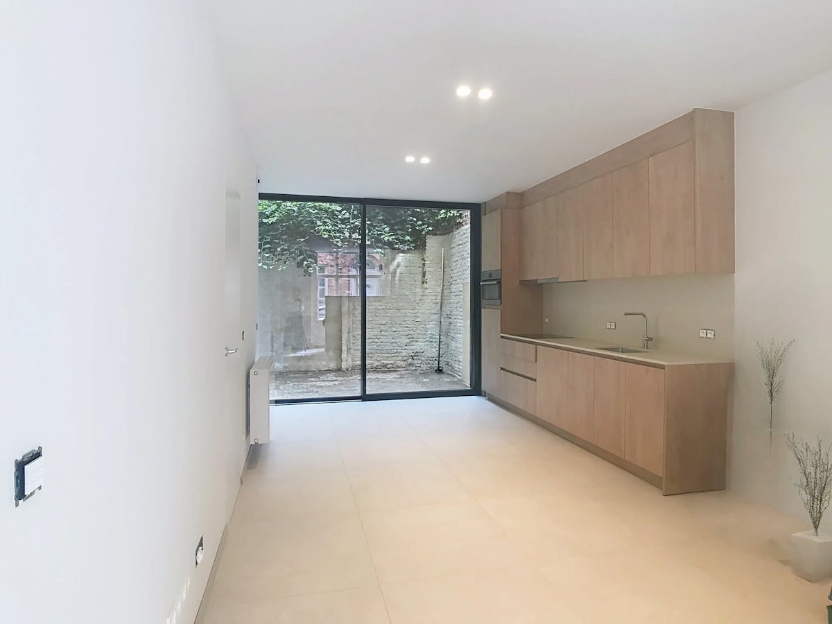 Recent gerenoveerde woning te huur in centrum Ieper - foto 2