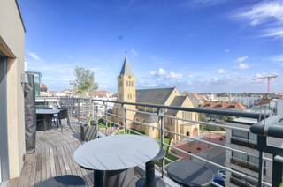 Uniek duplexappartement/penthouse met een weids uitzicht, maximale lichtinval en optimale privacy, gelegen in de Dumortierlaan. Dit...