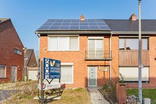 Gezellige gerenoveerde woning met 3 slaapkamers en zonnepanelenDeze gezellige , gerenoveerde woning biedt een comfortabele thuis met verschillende...