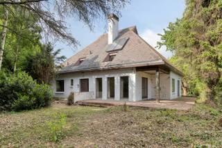 Deze woning is gelegen in Kessel-Lo, met vlotte verbinding naar Leuven-centrum en nabij het station en diverse voorzieningen.De woning bestaat uit 3...