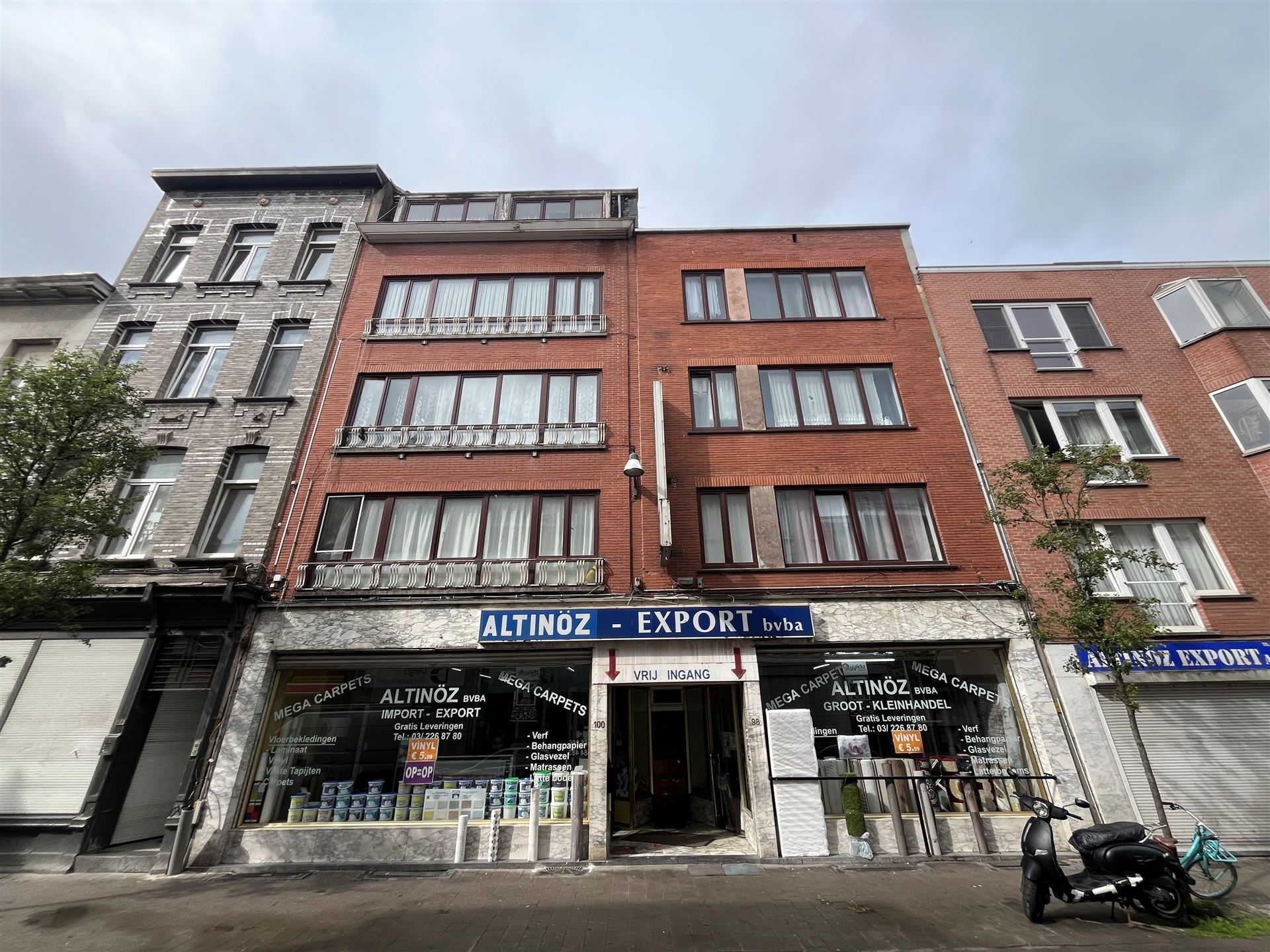Appartementsgebouw met grote winkel (450m²) - foto 1