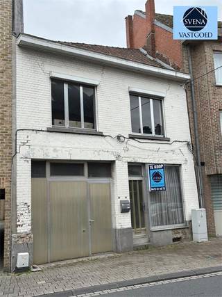 RUIME TE RENOVEREN WONING MET TUINVraagprijs : 269.000 euroDeze woning is gelegen in het stadscentrum van Ninove, in de nabijheid van scholen,winkels...