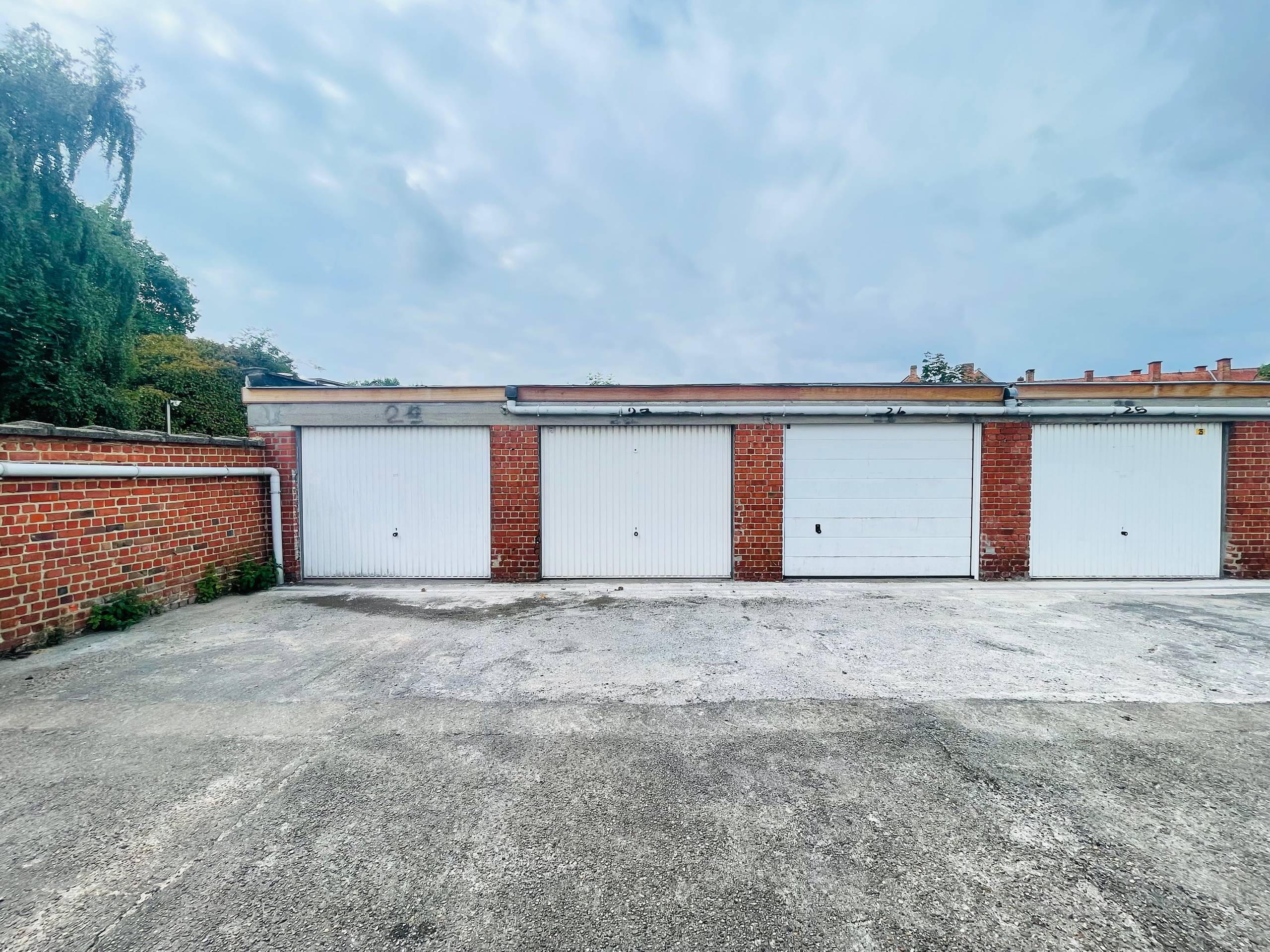 Menen: ruime garage te koop nabij het centrum - foto 1