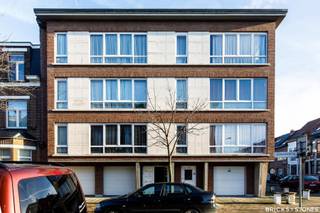 Na een lange dag geen zin meer om naar parkeerplaats te zoeken of de parkeermeter in het oog te houden?Dan bieden wij jou deze ruime garagebox...