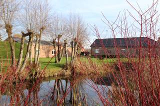 In het landelijke Oedelem vinden we deze alleenstaande woning met bijhorende loods van +/- 300m². De woning is instap klaar en geniet veel...