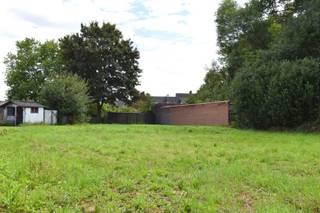 Op de grens met Gullegem ligt te Bissegem een prachtig stuk grond met een perceeloppervlakte van 2325m². Een unieke kans voor iedereen die droomt...