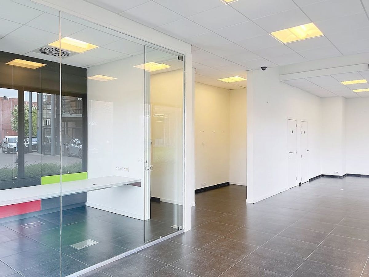 Ready to move in office (approx. 120 m²) for rent in Ghent - photo 5